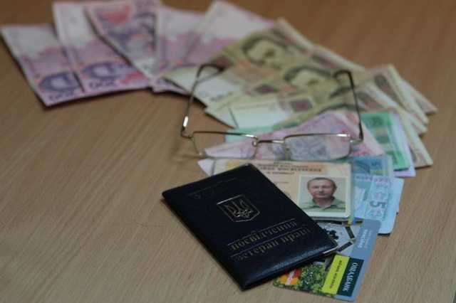 Украинцам дополнительно повысят пенсии: кто получит на 800 грн больше