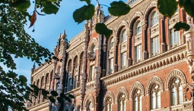 «Золотые» маски Шевченко: Монетный двор Нацбанка втридорога закупает средства индивидуальной защиты