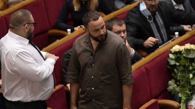 Дубинский запускает параллельный подсчет голосов "Слуг" за его исключение из фракции