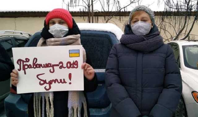 Студенты и преподаватели под ОАСК протестуют против отмены нового украинского правописания