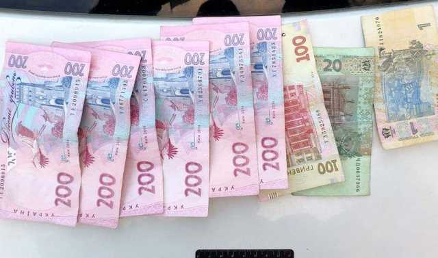 На Рівненщині пограбували 83-річного пенсіонера, який зняв у банкоматі гроші