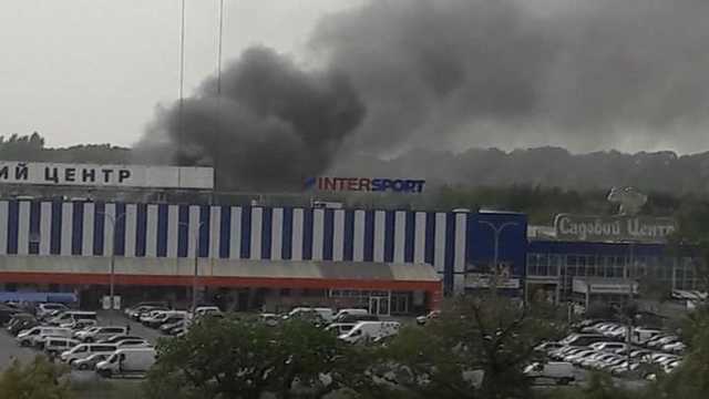 Спасатели локализовали пожар в первомайском "Эпицентре". Горят 4 тысячи квадратных метров