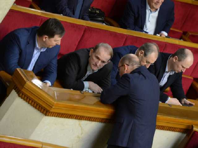 «Чтобы ОПЗЖ не заблокировали»: «слуги народа» взяли под защиту президиум Рады