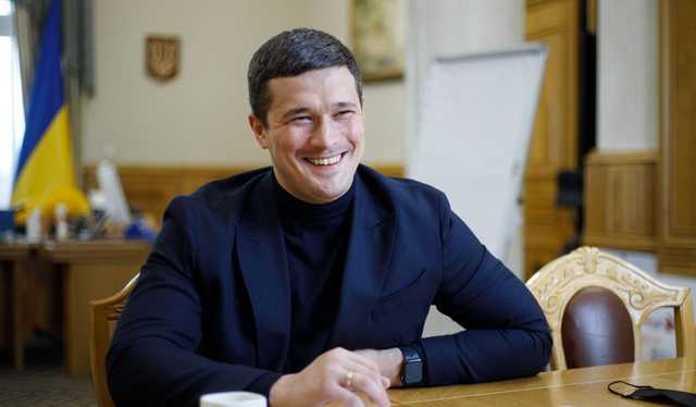 Україну планують “оцифрувати”. Що буде з чиновниками, які втратять роботу