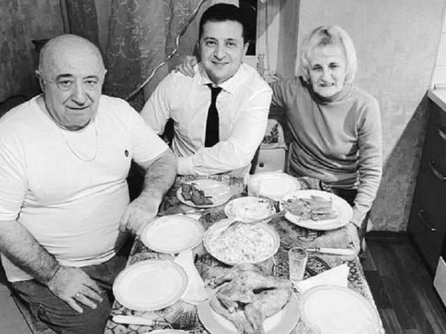 "Его так поливают! Есть же предел!": отец Зеленского высказался о закрытии телеканалов Медведчука