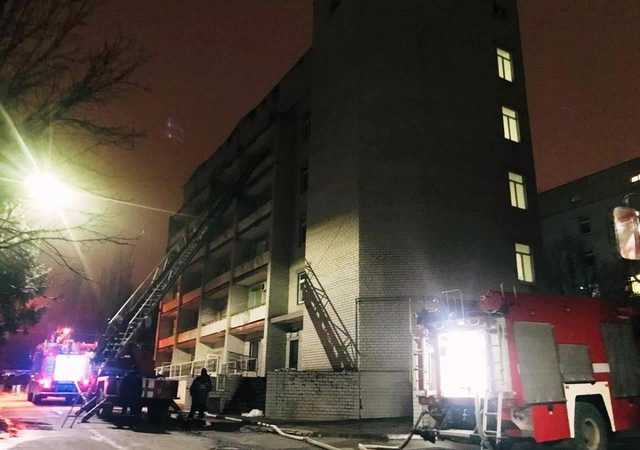 Пожежа в "ковідній" лікарні Запоріжжя. Хто відповість за чотири втрачені життя