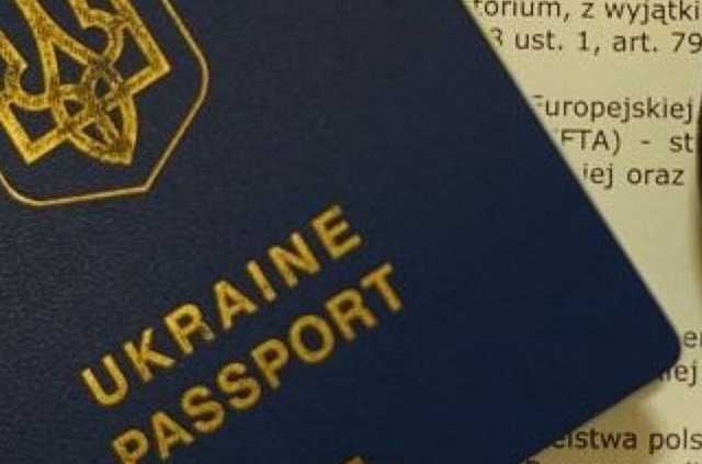 На кордоні затримали 14 громадян, які їхали до Польщі з підробленими документами