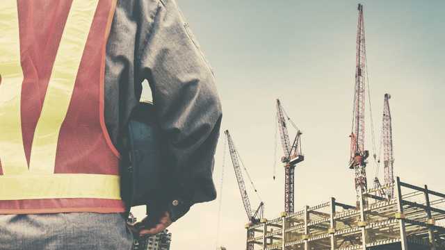 У центрі Львова будівельник випав з 4 поверху