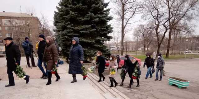 В Запорожье простились с врачом, которая героически погибла в пожаре