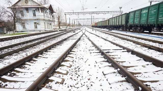 Поезда "Укрзализныци" могут задерживаться из-за схода с рельсов грузовых вагонов под Днепром