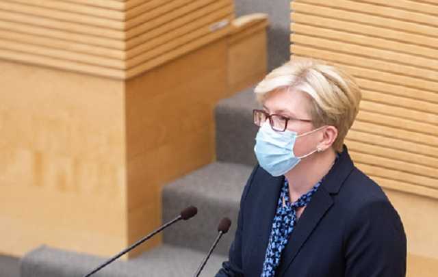 Премьер Литвы назвала российскую вакцину "гибридным оружием" Путина