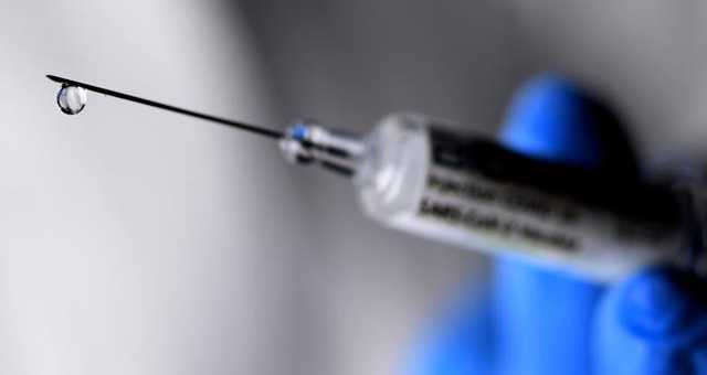 Украинцы назвали виновных в промедлении с вакцинацией от COVID-19