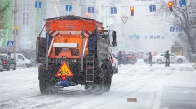 Из-за снегопада в Киеве образовались многочисленные пробки