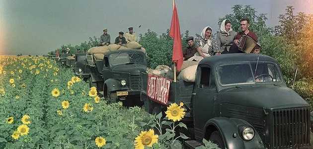 Постановочные фото "счастливой советской жизни"