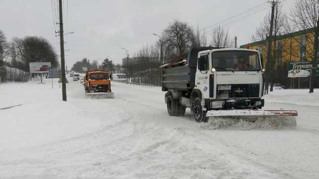 Гололедица и метели в Украине: водителей призывают оставить автомобили дома
