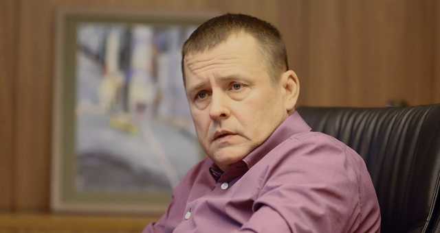 В горсовете Днепра за 5 минут уволили 655 чиновников и работников мэрии