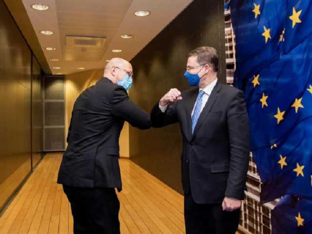 Шмыгаль уточнил источник дополнительных доз вакцины для Украины от Еврокомиссии