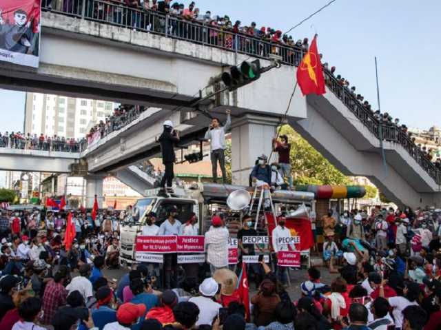 Переворот у М’янмі: правозахисники повідомляють про використання бойових патронів проти мітингувальників