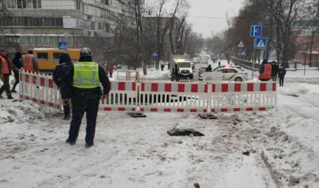 В Киеве обрушилась дорога