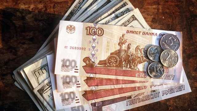 После заявлений Лаврова о разрыве отношений с ЕС в РФ резко подешевел рубль