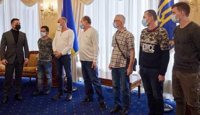 В Украину вернулись пленные моряки: встречал лично Зеленский