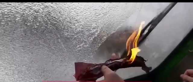 Машинисты "Укрзалізниці" показали "средневековые" условия работы: в кабине приходится разводить костер