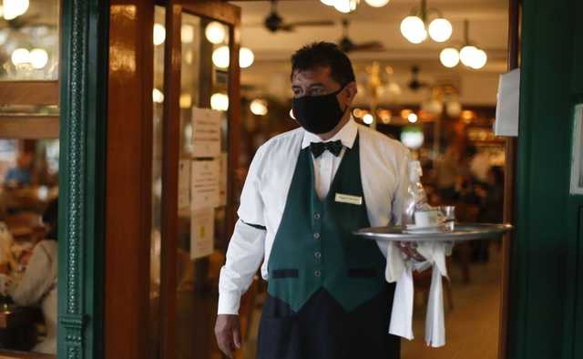 "Не знаю, что такое пирожное": в кафе Днепра работник нарушает "языковой" закон