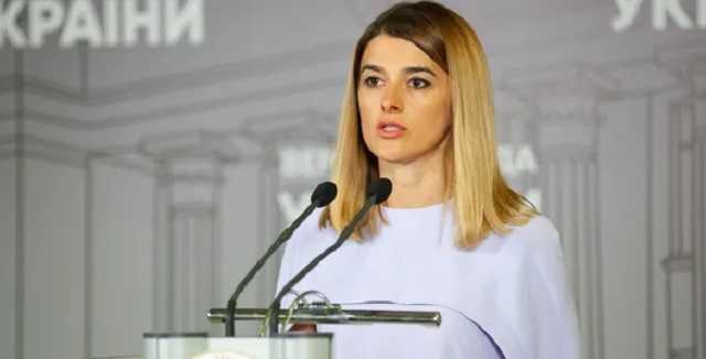 Невестка кумы Порошенко пришла в Раду в рубашке за 50 тысяч