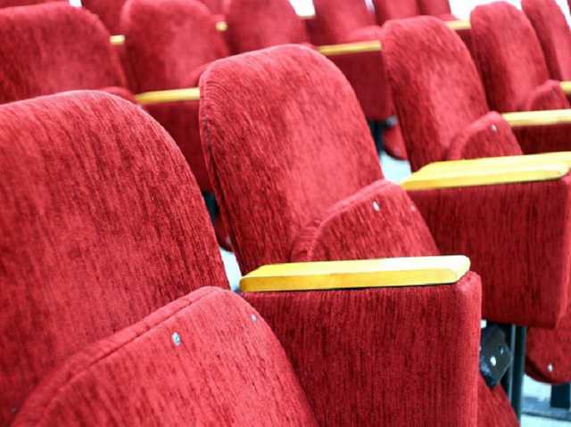 Продление карантина в Украине: что с концертами и кинотеатрами