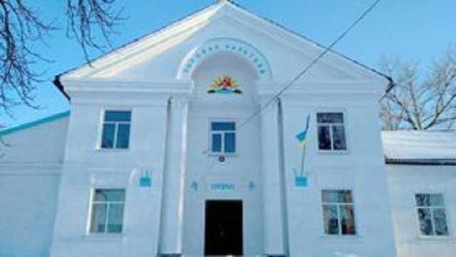 Коммунистическую символику восстановили при ремонте дома культуры на Полтавщине: "Такое мнение людей"