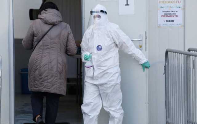 В Латвии вводят регулярное COVID-тестирования