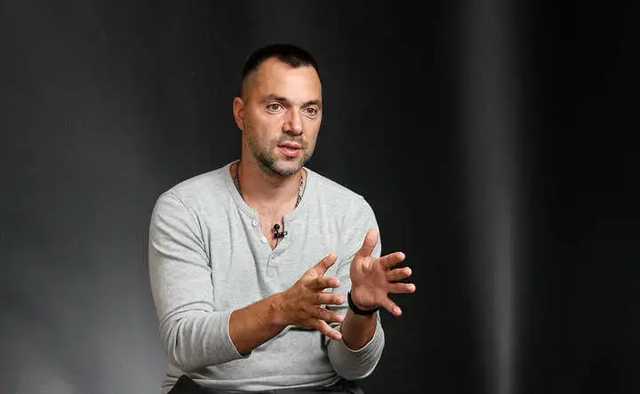 «Мало боеприпасов»: Арестович назвал еще одну причину, почему Украина не выходит из перемирия