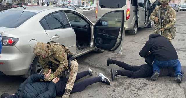 Угрожали убийством и вымогали деньги: в Николаеве банда терроризировала предпринимателей