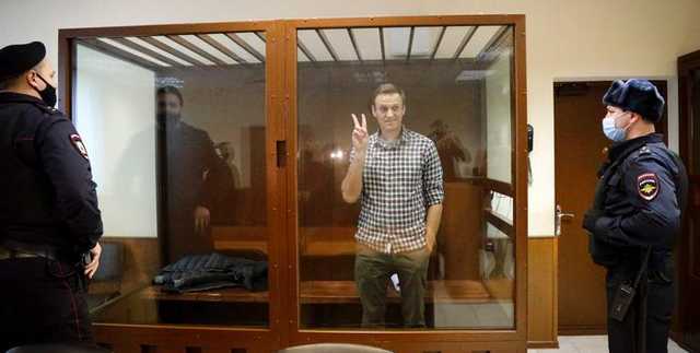 Суд оставил Навальному реальный срок по делу "Ив Роше"