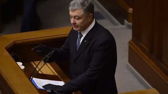 Порошенко после покупки канала "Прямой" улетел с женой в Стамбул