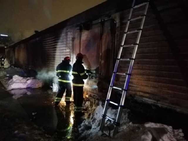 Ночной пожар в Киеве: на железной дороге горели вагоны-рефрижераторы