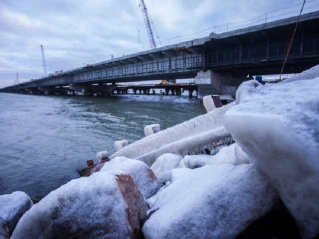 Оказался не «Крымским», а «Летним»: любимый мост Путина может рухнуть с началом ледохода