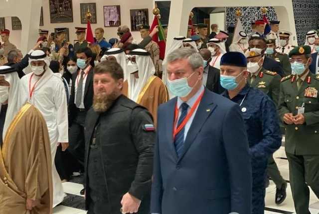 Уруского заметили рядом с Кадыровым на выставке оружия в ОАЭ