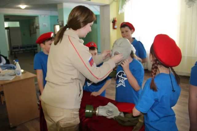 «Малыши-путинята»: В Крыму оккупанты обучают маленьких детей военному делу