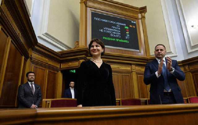 Стерненко: Зеленський понабирав у свою команду чимало пройдисвітів і російських агентів