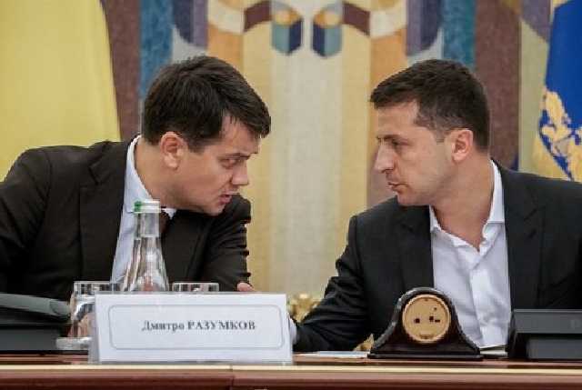 Рада приняла закон о конкурсах на госслужбу с правками Зеленского "под Витренко"