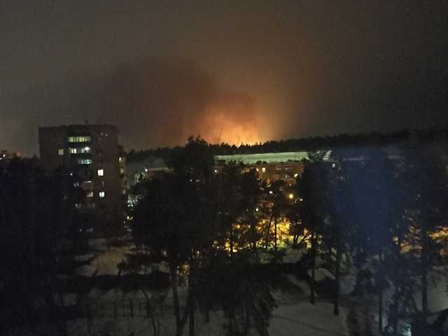 В Киеве огонь охватил пентхауз: пожар видно издалека