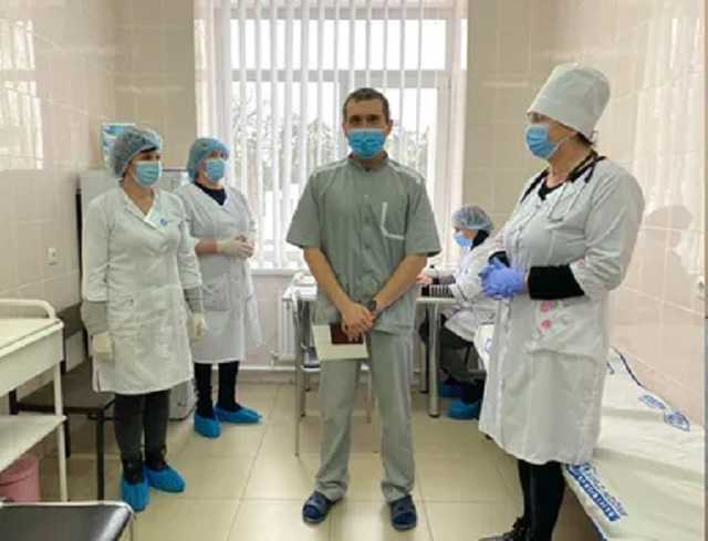 Первый вакцинированный против коронавируса украинец рассказал о самочувствии