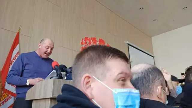 В Черкассах полиции пришлось защищать депутата от ОПЗЖ, устроившего языковую провокацию