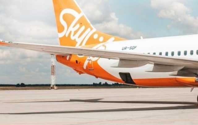 Самолет SkyUp снова застрял по дороге из Занзибара