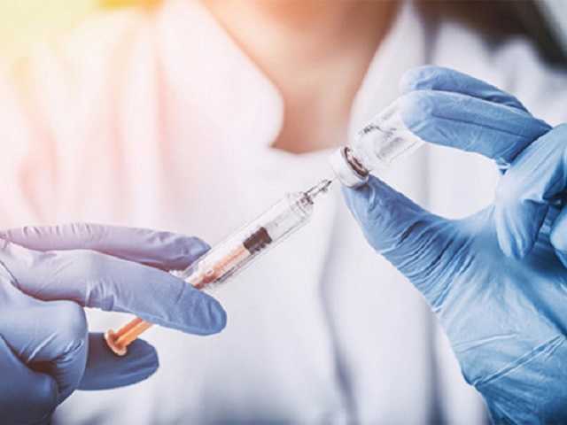 После COVID-вакцинации возможен анафилактический шок: Ляшко раскрыл статистику побочных эффектов