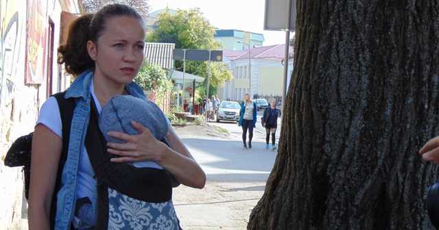 С ребенком на работу: в Ровно депутата затравили за материнство