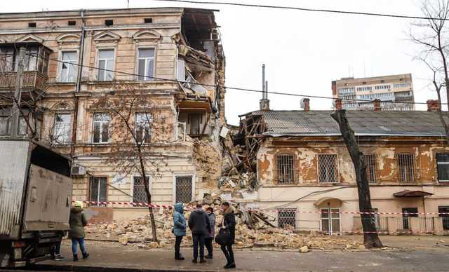 В Одессе обвалился дом: появились фото и видео