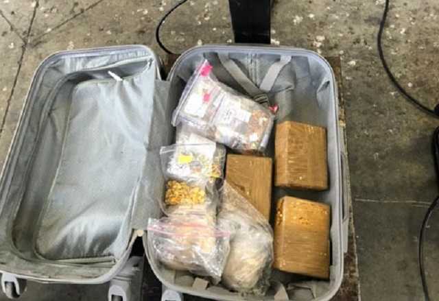 Группа сотрудников посольства Украины в Польше занималась контрабандой денег, золота и сигарет