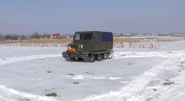 Мастер из Черкасс создал машину, которая проедет в любую погоду